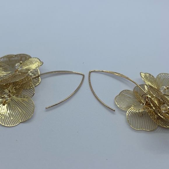 Gold Floral Wire Drop Earrings – Lightweight Statement Dangle Earrings – New - Picture 3 of 3